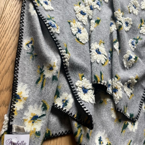 NWT Flower Embroidered Poncho - Picture 2 of 3